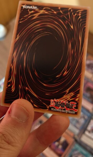 Vand lot cu aprox. 5000 carti Yu-Gi-Oh originale 2021-2025 10 bani/carte.