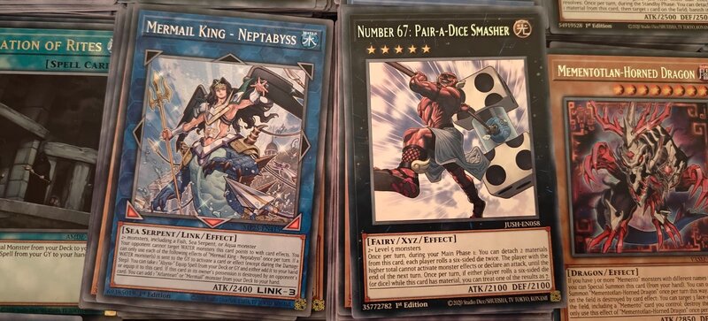 Vand lot cu aprox. 5000 carti Yu-Gi-Oh originale 2021-2025 10 bani/carte.