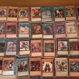 Vand lot cu aprox. 5000 carti Yu-Gi-Oh originale 2021-2025 10 bani/carte